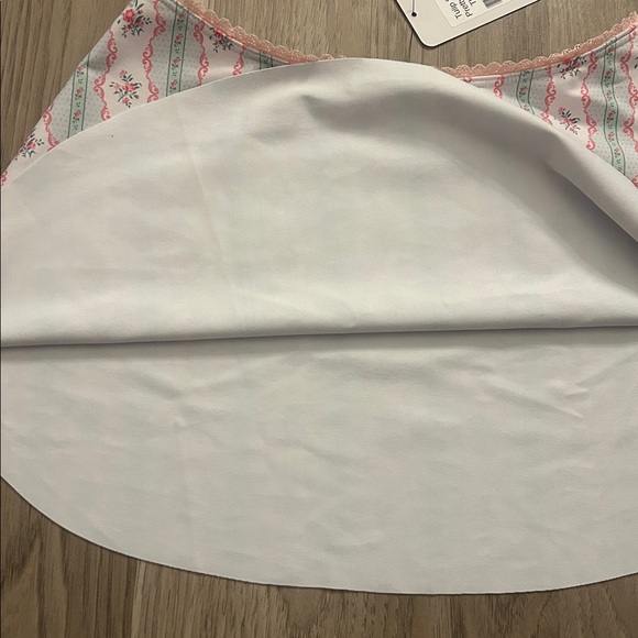 Brand New Eleve Skirt
Tulip Skirt Pretty Little Things size S - Picture 4 of 4